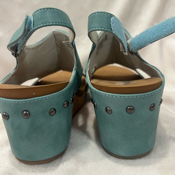 Very G Teal Wedge Sandals - Picture 2 of 5